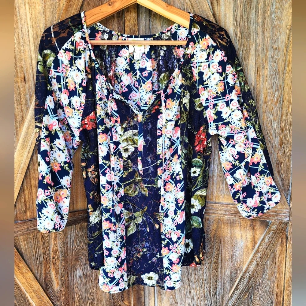 Fig And Flower Ladies Floral Blouse - Picture 1 of 5